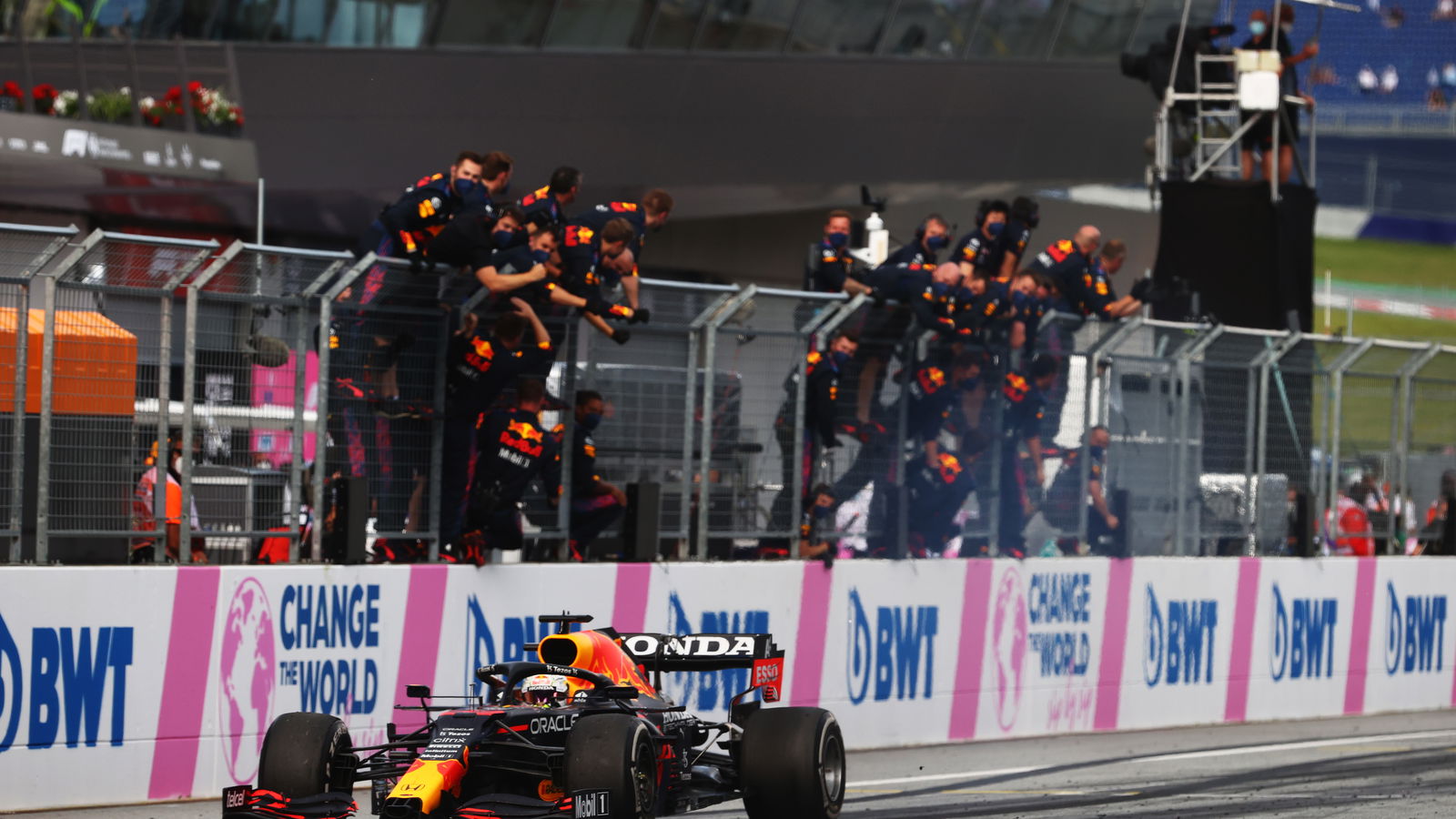 FIA Peringatkan Red Bull Soal Selebrasi Max Verstappen